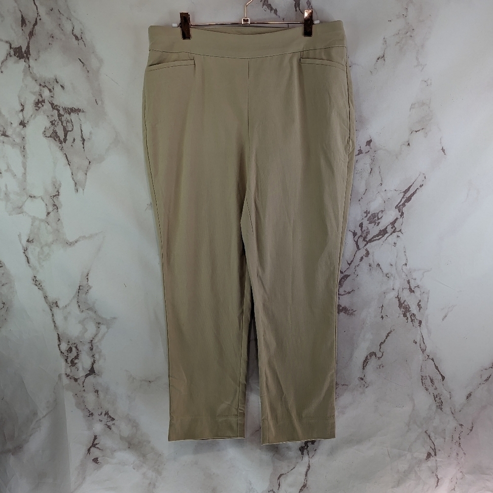 Chicos Pants Women 1.5 10 Tan Khaki Capri Lightweight Stretch Pull On High Rise